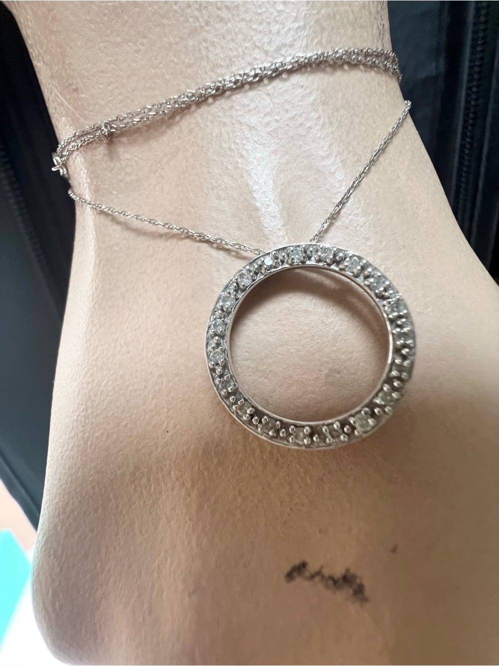 Authentic 14K White Gold Diamond Chips Circle Pendent With Chain 20 Inches. - Picture 5 of 8